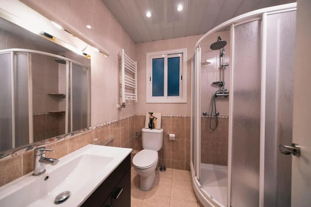 Comfortable 3-Bedroom Next To Sagrada Familia Barcelona Apartment