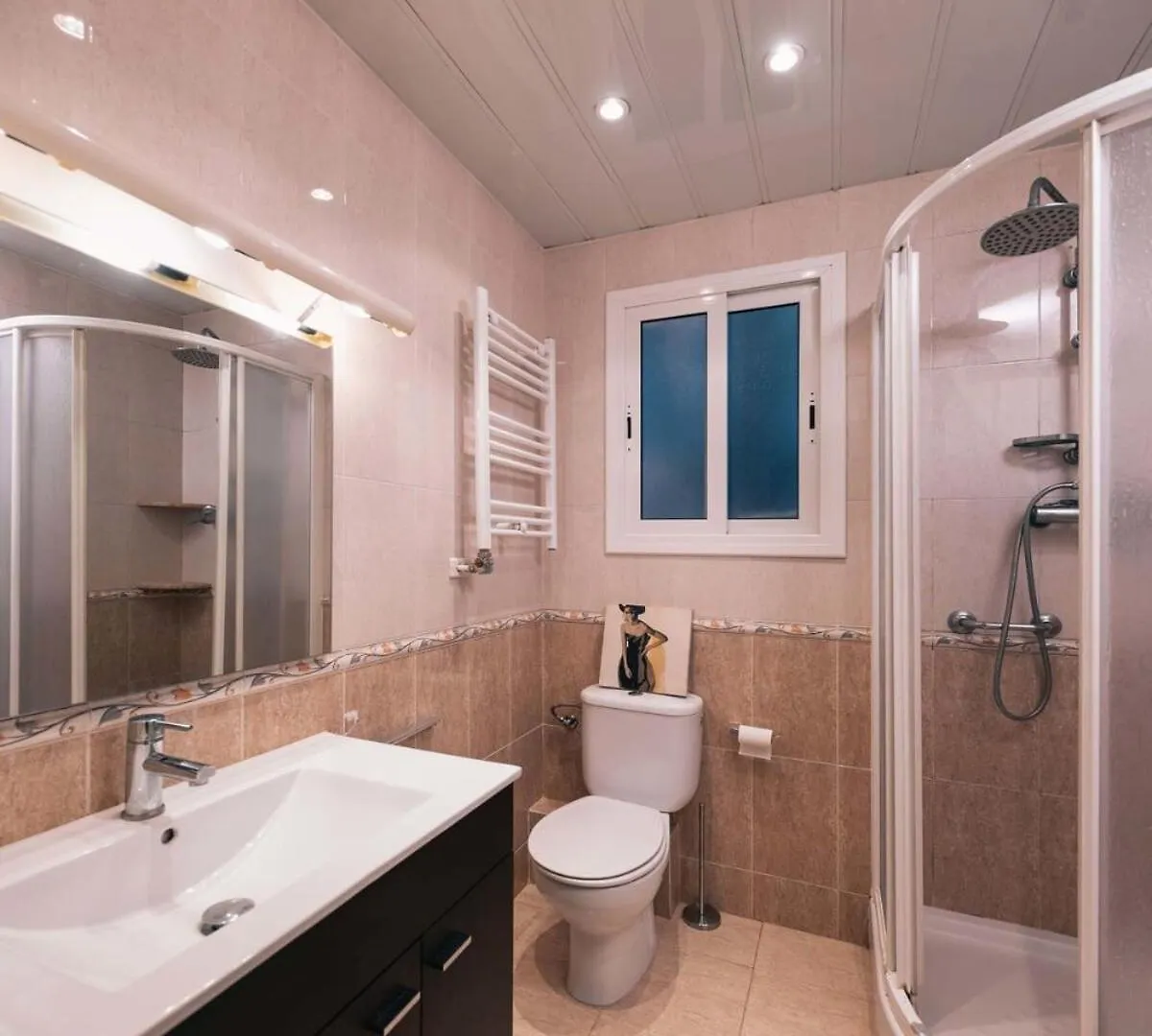 Comfortable 3-Bedroom Next To Sagrada Familia Barcelona